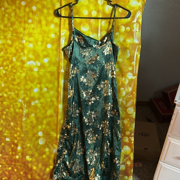 Size small - Picture 2 of 2